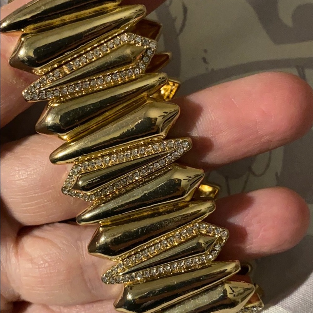 Gold bracelet with small diamonds